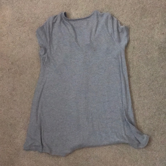 Hollister T shirt with small triangle cut out - Picture 4 of 4